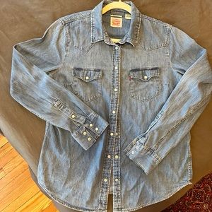 Vintage Levi’s Denim Shirt/Chambray Size M